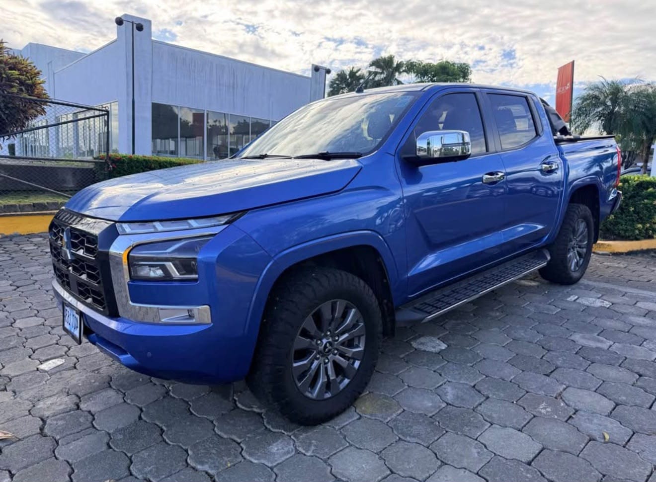 2025 Mitsubishi L200